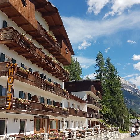 Hotel Des Alpes Cortina dʼAmpezzo Exterior foto