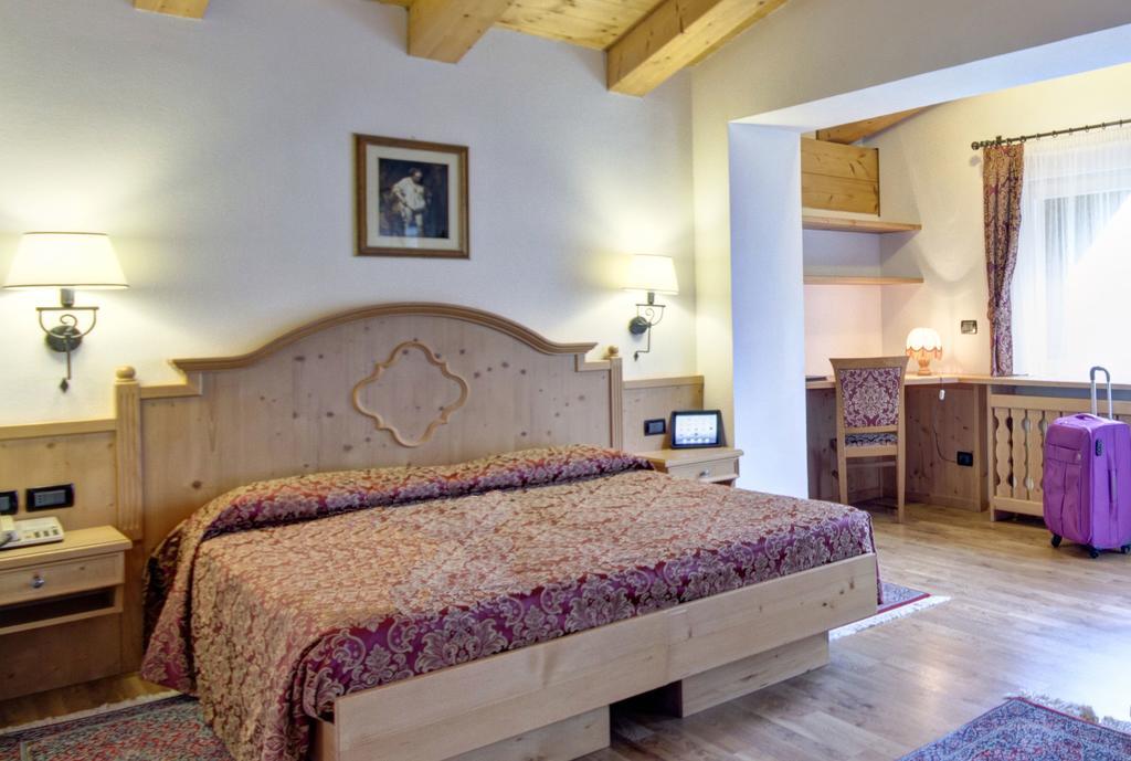 Hotel Des Alpes Cortina dʼAmpezzo Habitación foto