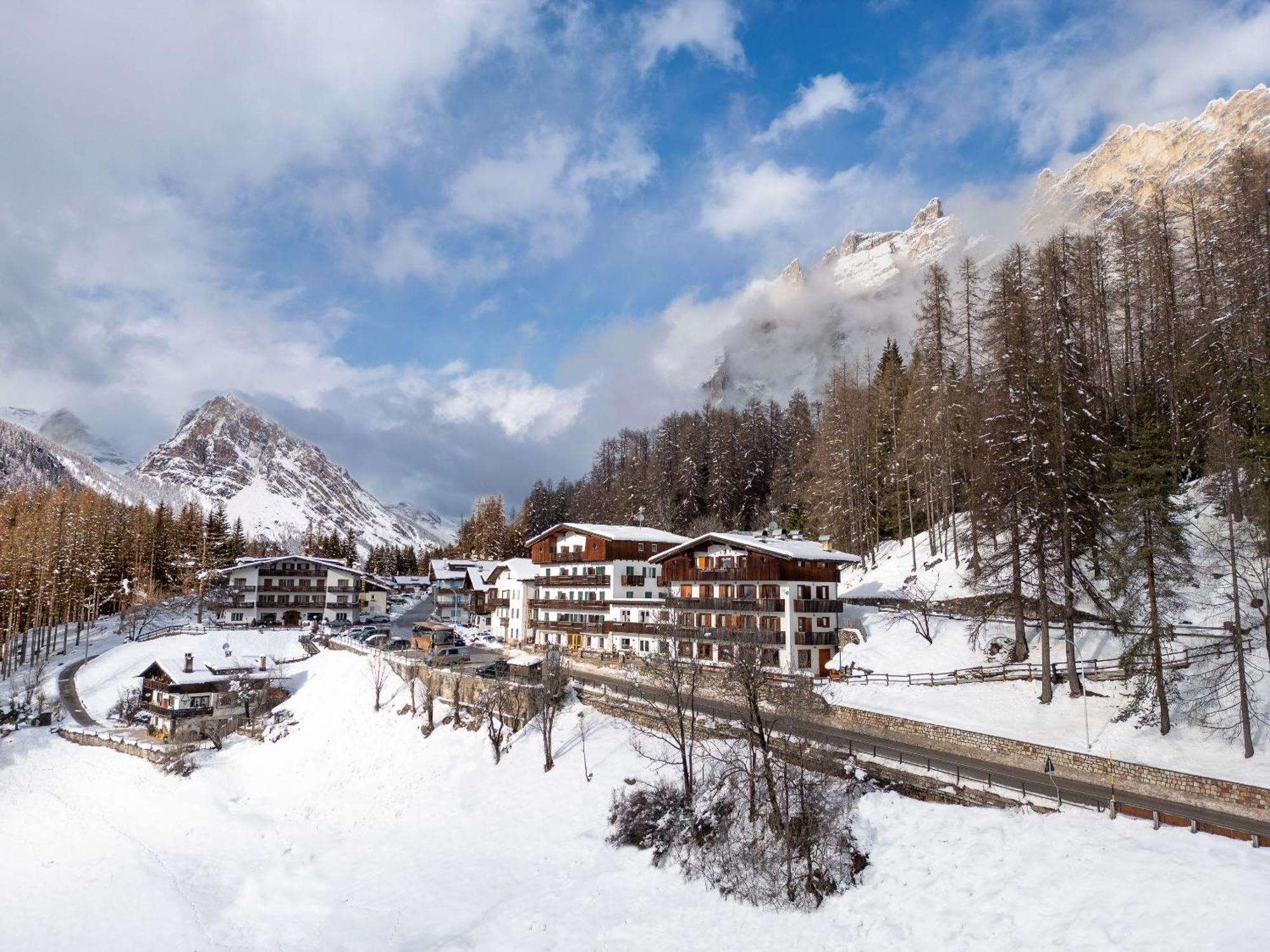 Hotel Des Alpes Cortina dʼAmpezzo Exterior foto